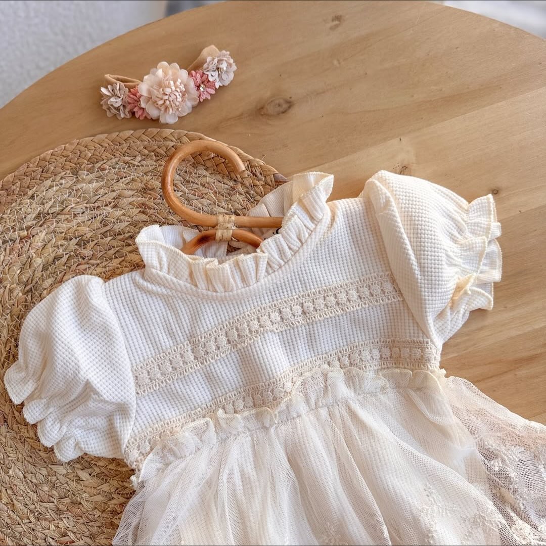 Baby-Romper „Bella“ mit kurzem Ärmel und Spitzenrock