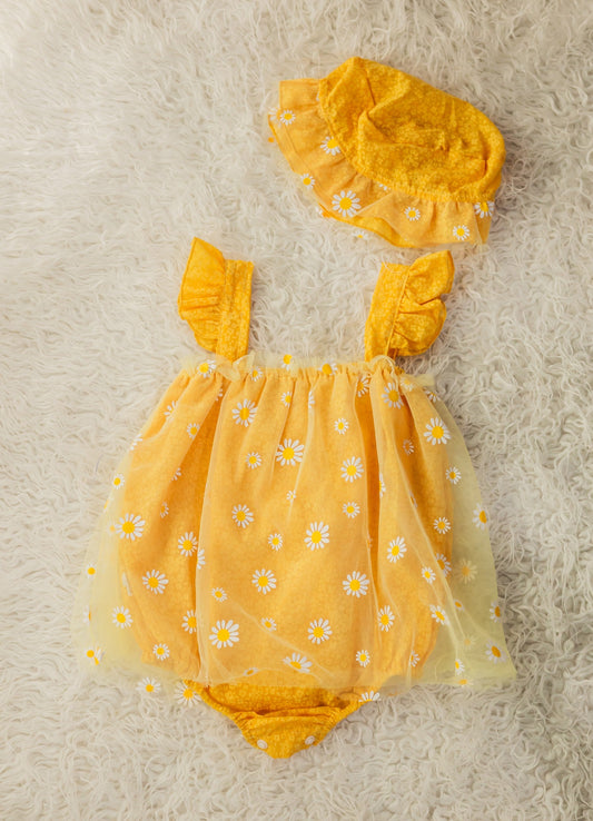 Tüll-Strampler mit Gänseblümchen und Hut