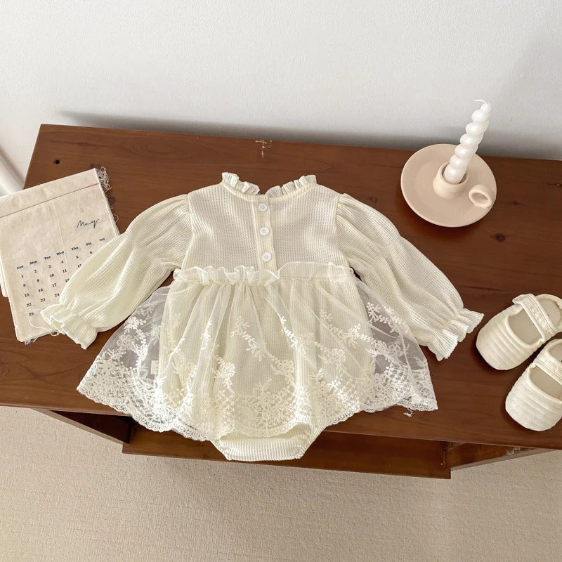 Strampler ‚Bella‘ aus weichem Stoff