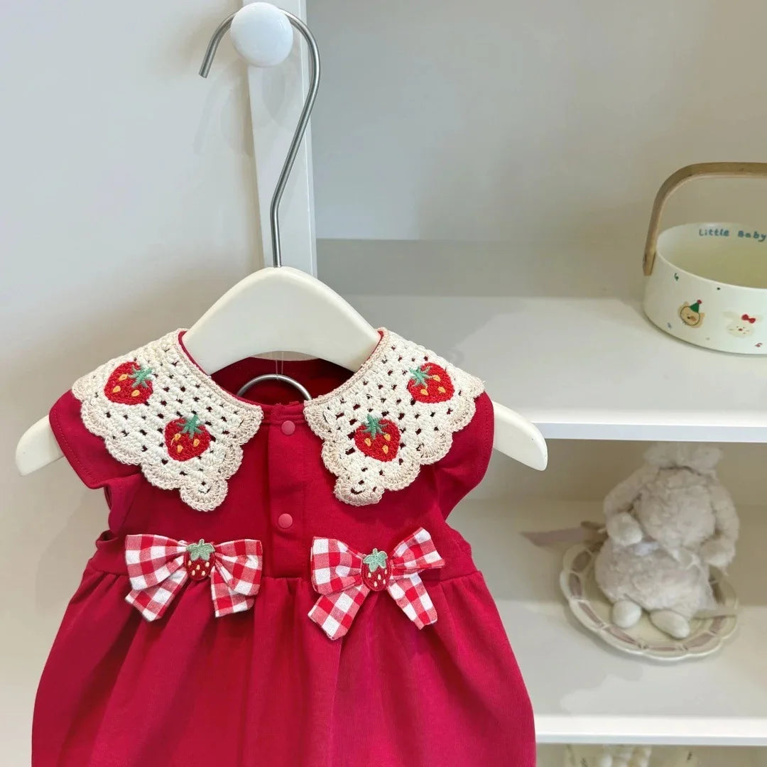 Kinderkleid mit Häkelkragen & Schleifen