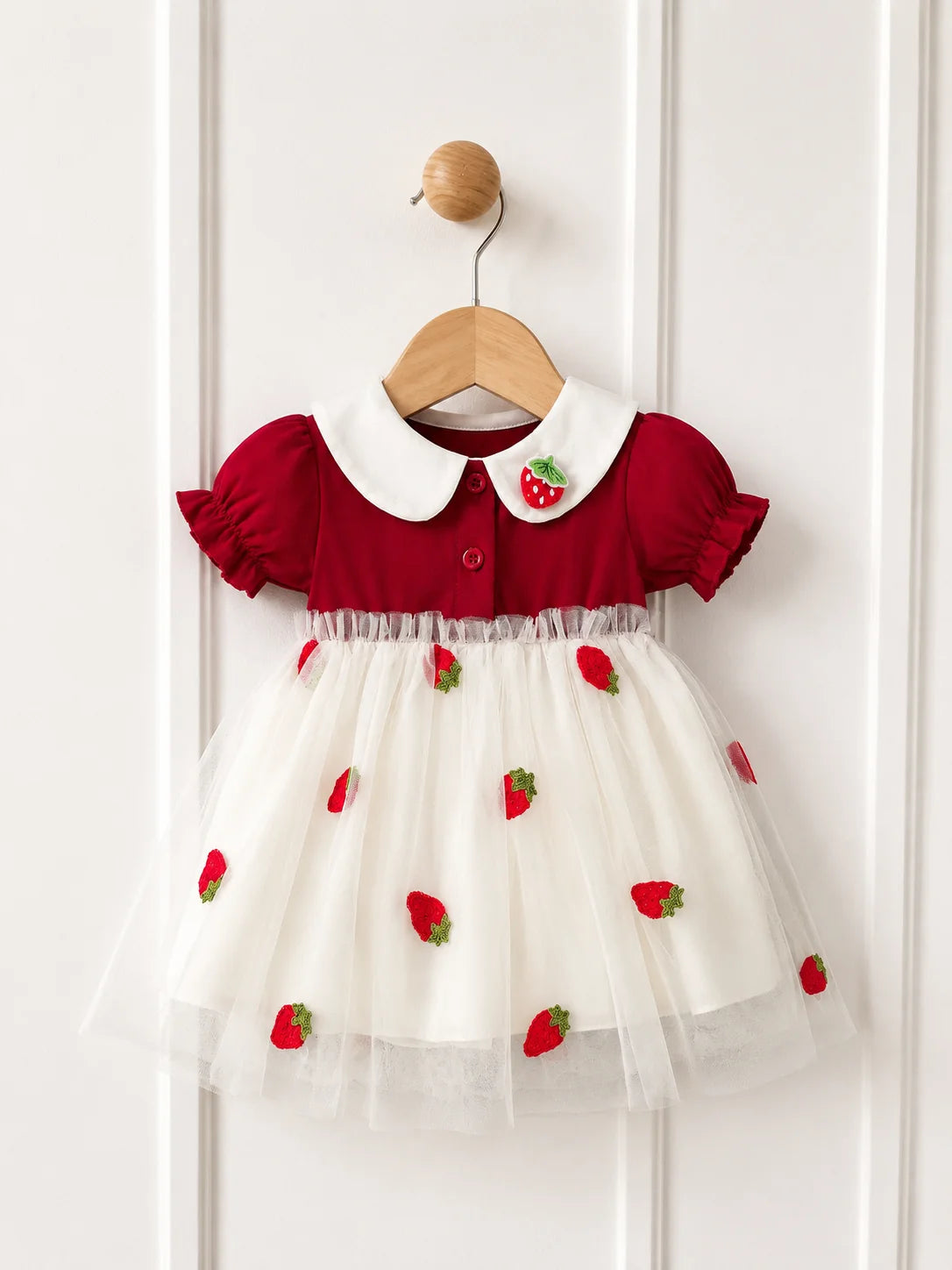 Kleid „Fraise“ mit Erdbeer-Applikationen