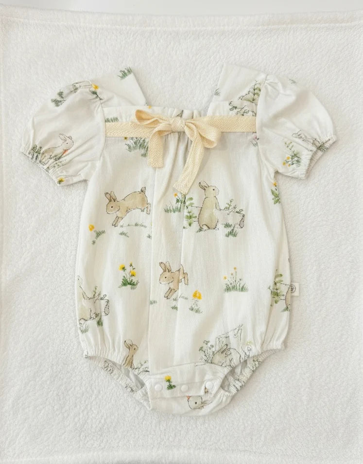 Baby-Romper „Maristela“ mit Hasen-Print