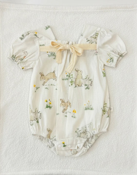 Baby-Romper „Maristela“ mit Hasen-Print