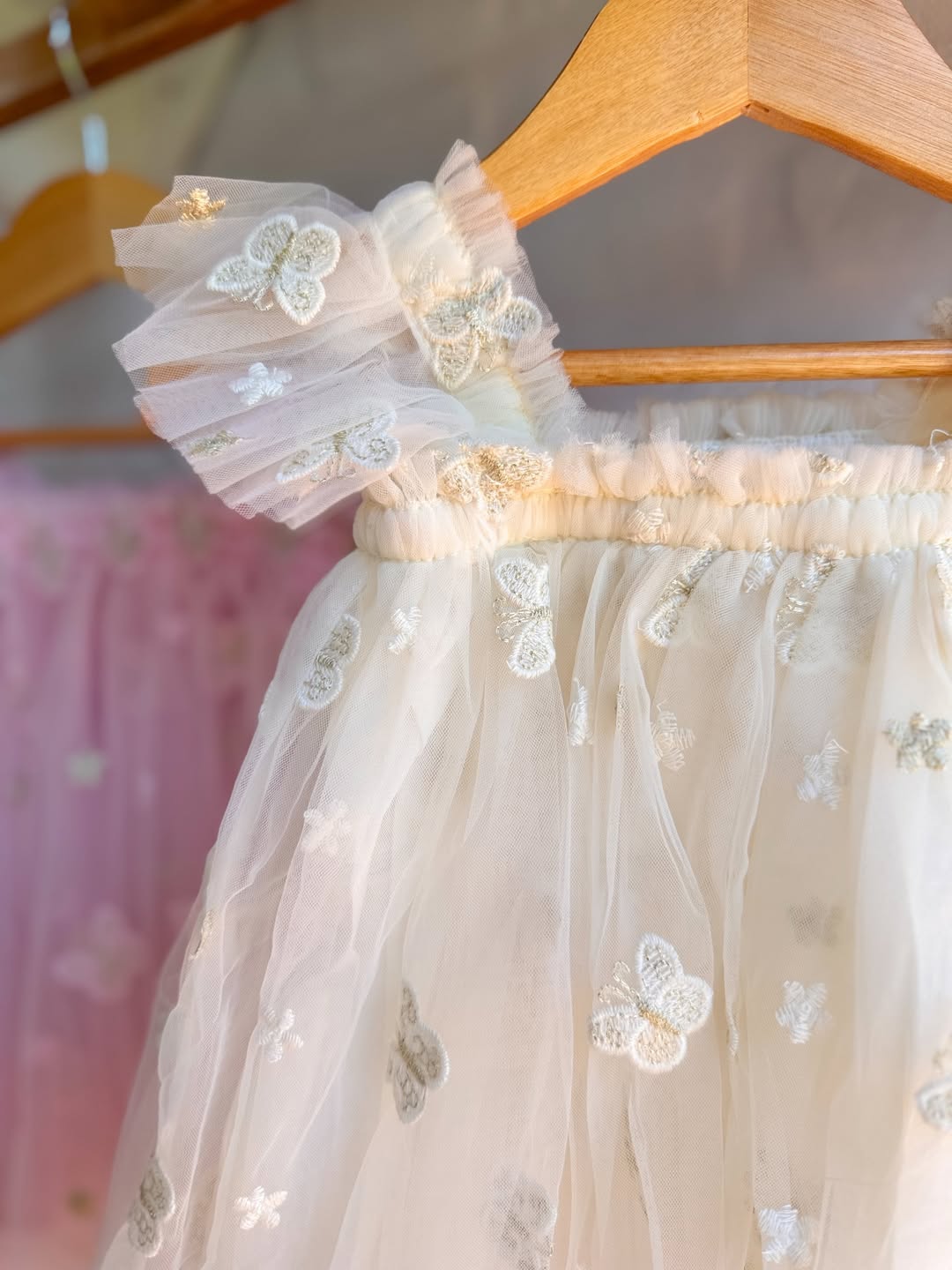Kinderkleid „Mariposa“ mit Tüll und Blumenstickerei – Rosa & Beige