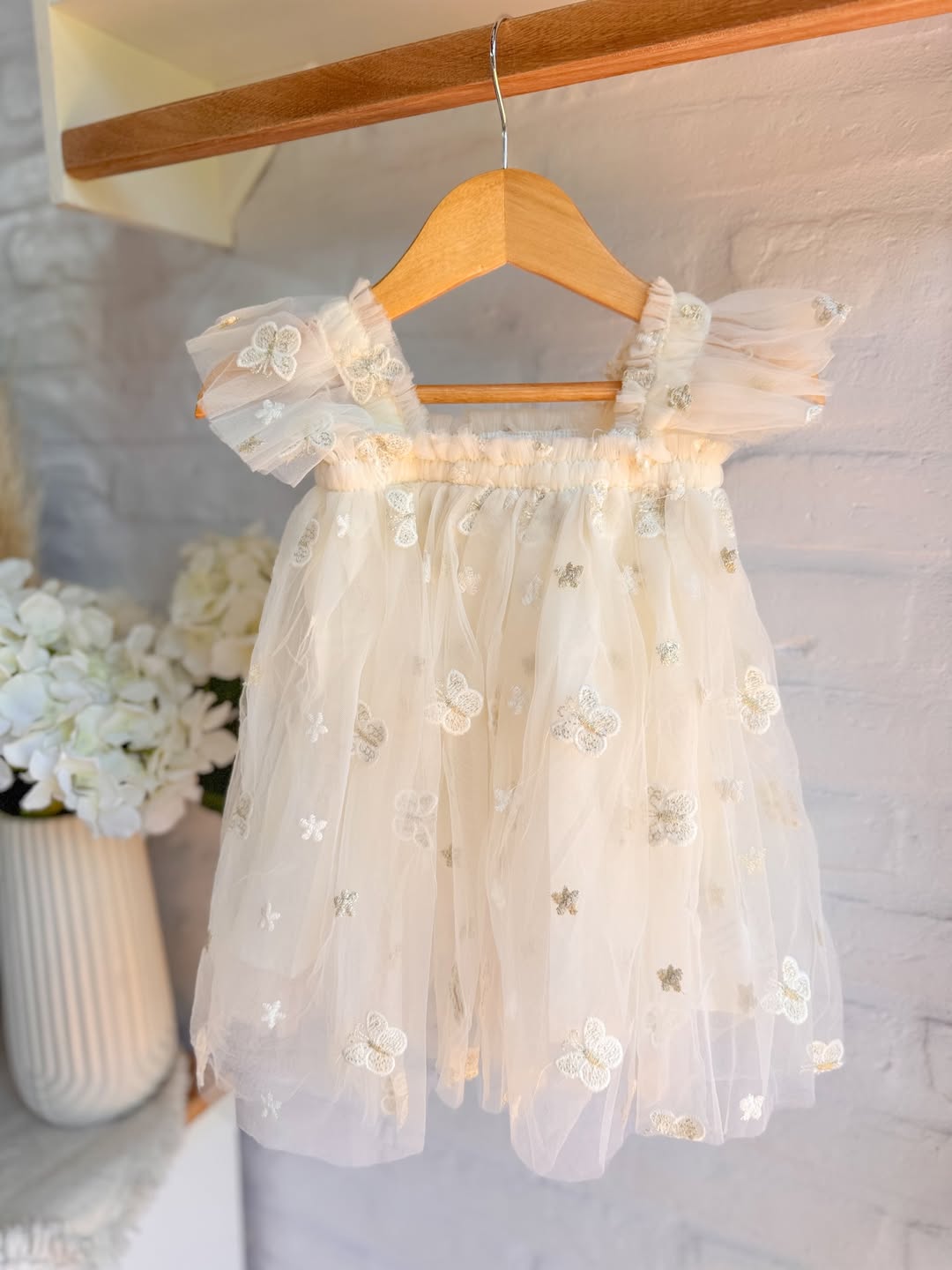 Kinderkleid „Mariposa“ mit Tüll und Blumenstickerei – Rosa & Beige