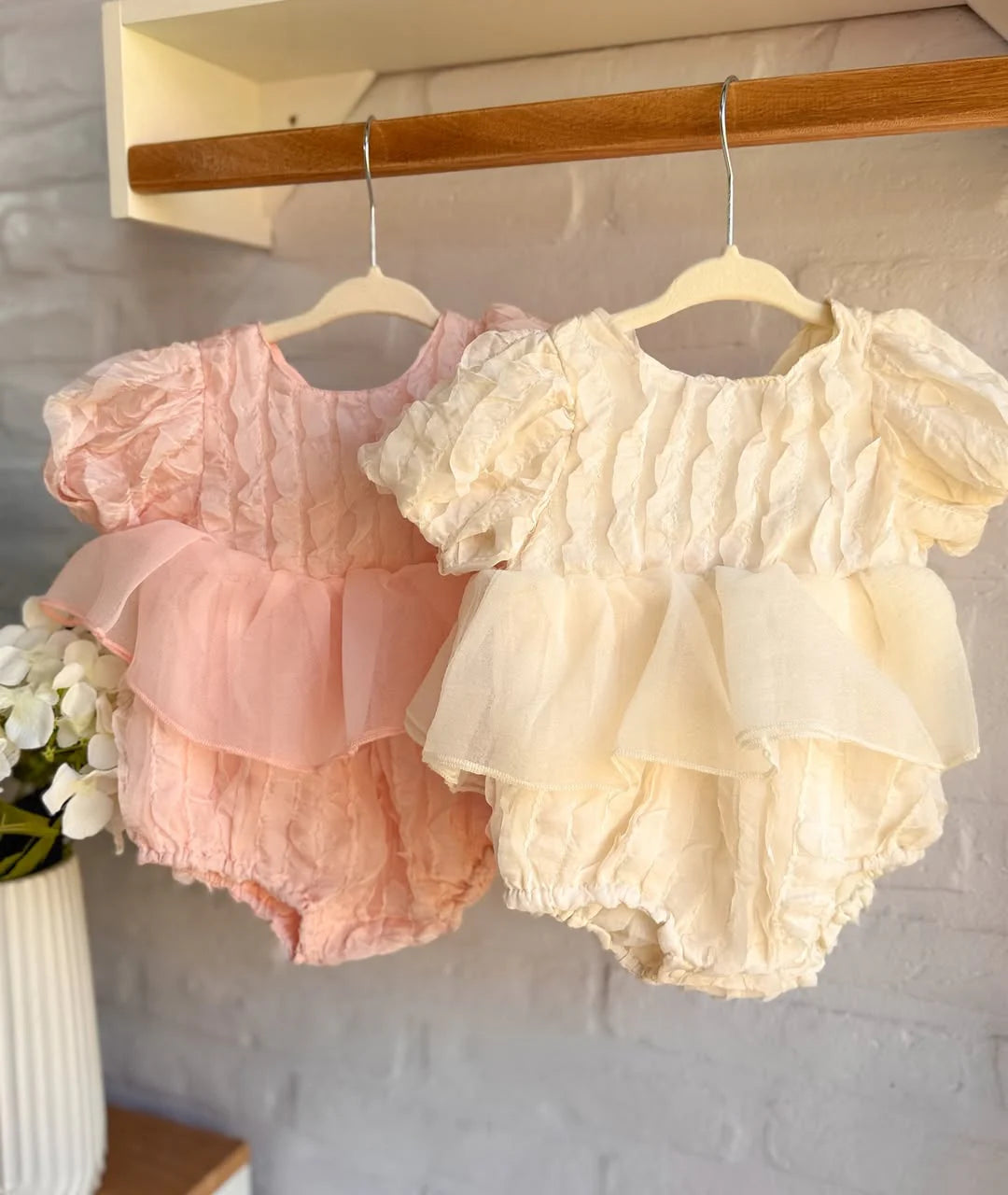 Baby-Romper „Tulpe Vintage“ – Rosa & Beige