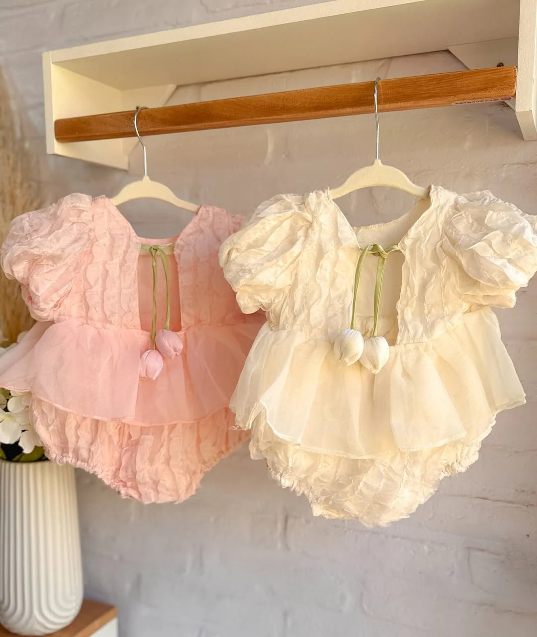 Baby-Romper „Tulpe Vintage“ – Rosa & Beige