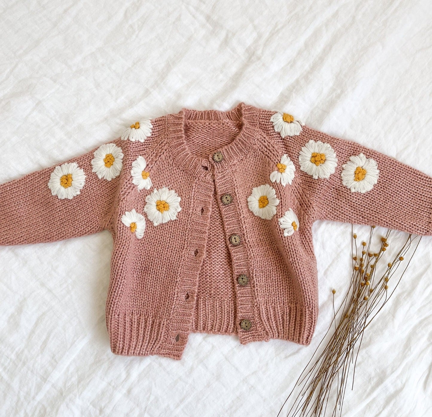 Gänseblümchen-Strickjacke