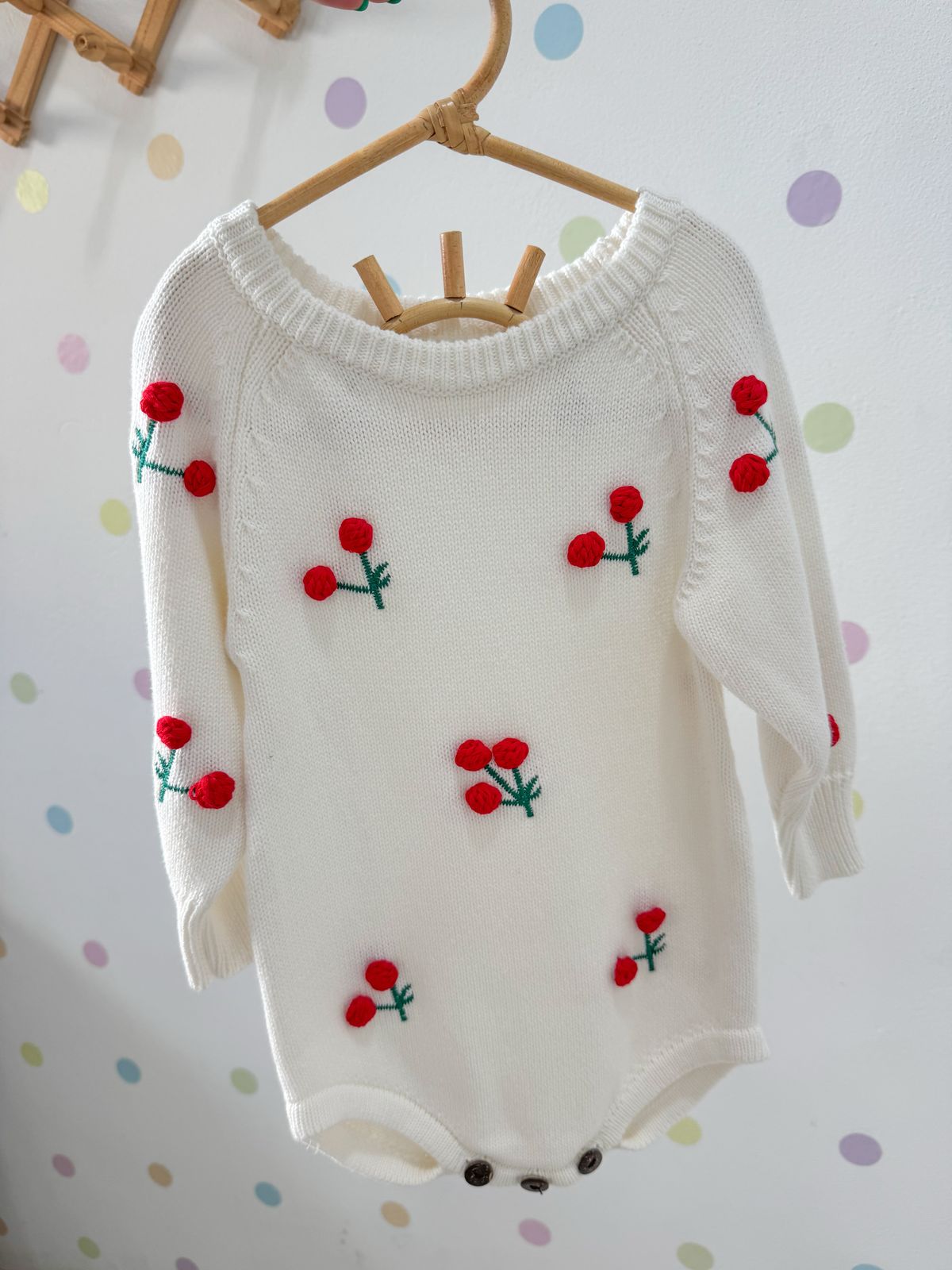 Strick-Romper mit Kirschen