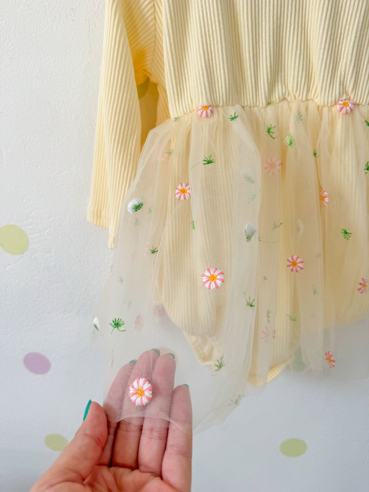 Babystrampler mit Tüll und Blumen