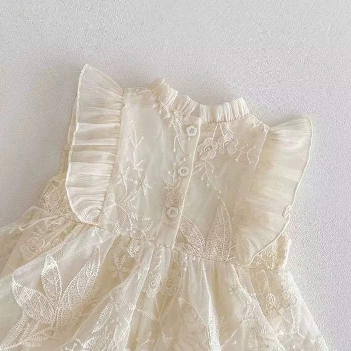 Baby-Kleid Amélia mit Guipure-Spitze und Rüschen