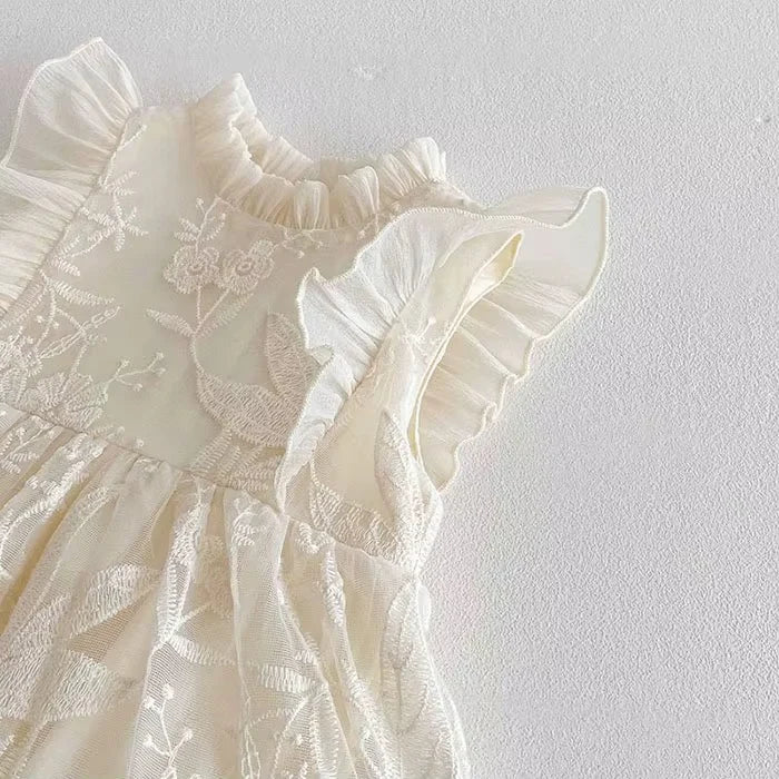 Baby-Kleid Amélia mit Guipure-Spitze und Rüschen