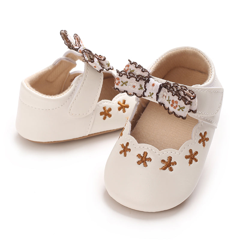 Baby-Schühchen mit Stickschleife