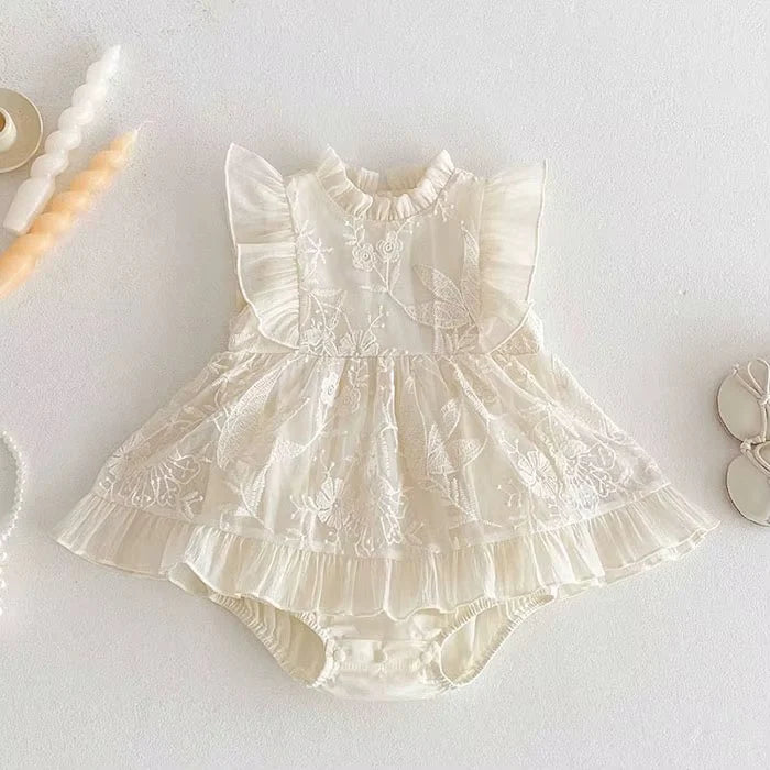 Baby-Kleid Amélia mit Guipure-Spitze und Rüschen