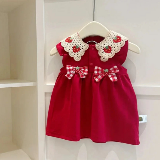 Kinderkleid mit Häkelkragen & Schleifen