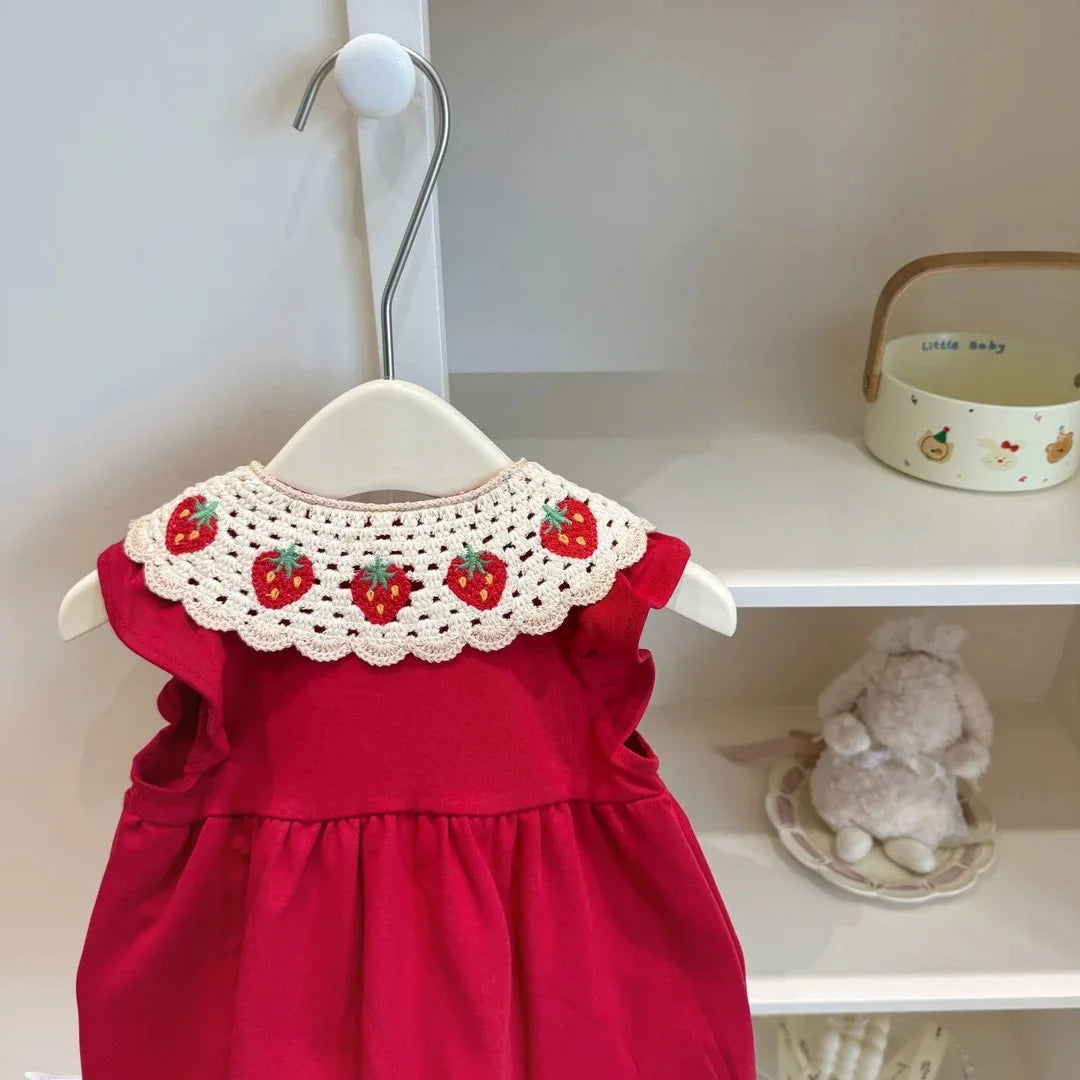 Kinderkleid mit Häkelkragen & Schleifen