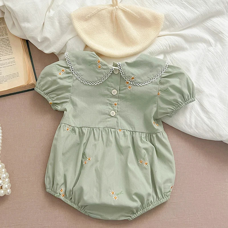 Baby-Romper mit Gänseblümchen-Stickerei