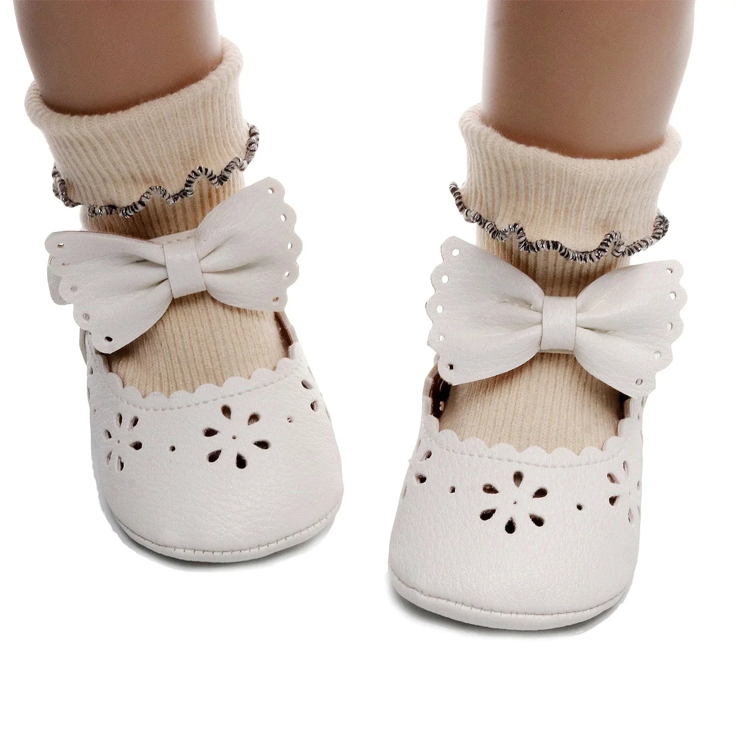 Ökologischer Leder-Schuh mit Schleife.